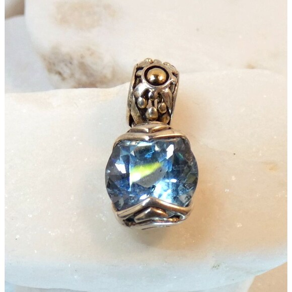 John Hardy Batu Sari 18K Yellow Gold Sterling Silver Blue Topaz Pendant w/ Bag - Picture 2 of 7